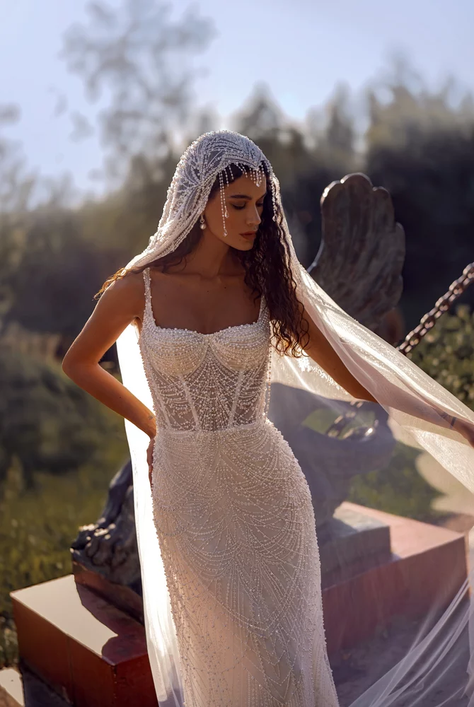 Gardia with veil   