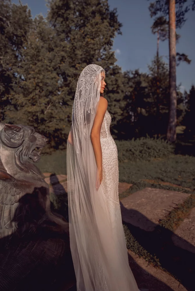 Gardia with veil 